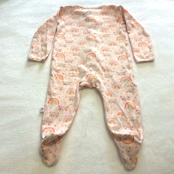 Magnetic Me Footie Sleeper - Girl Onesie Magnet Pajamas Rainbow 6-9 Months Baby - Picture 4 of 5